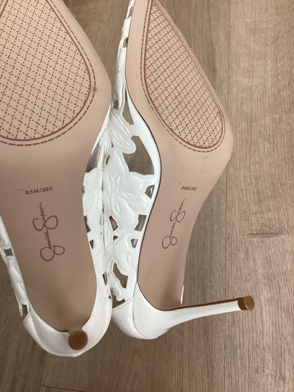 NEW Jessica Simpson PVC White Floral Laser cutouts Dressy Heels 8.5 / 39.5 - Picture 6 of 10